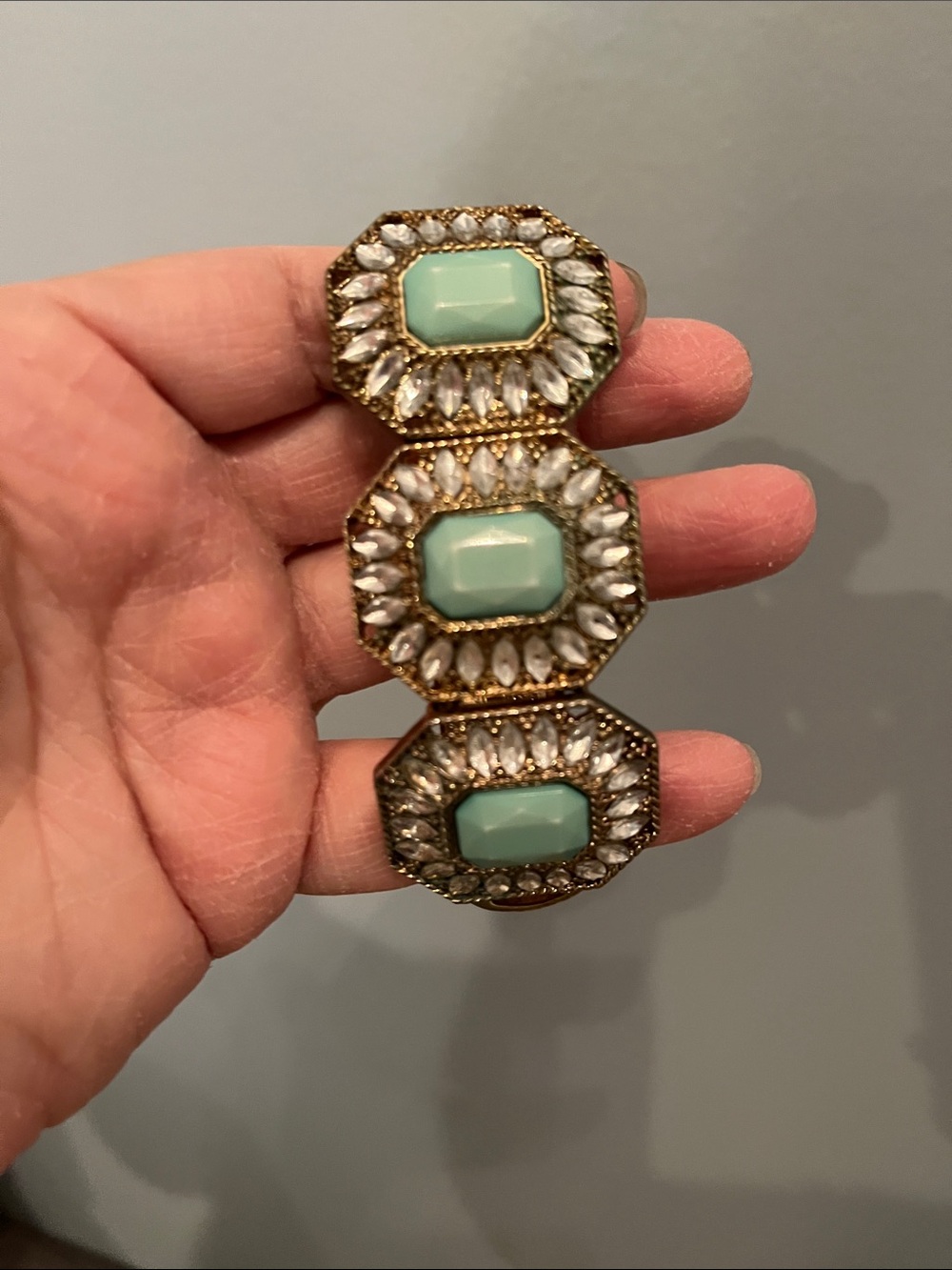Vintage-Style Stretch Gold Bracelet with Mint Green and White Stones